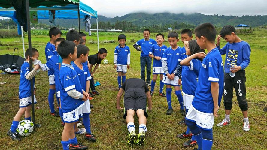 标题：顶尖青少年足球赛事崛起背后，“明日之星”三年迈出一大步