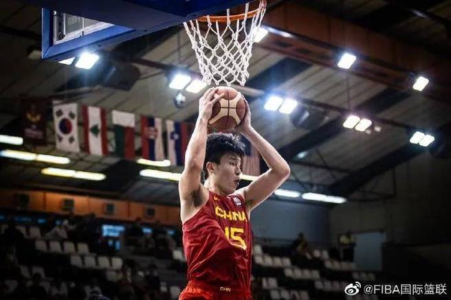 标题：46分碾压印度！中国男篮锁定世界杯！球队老大真能打NBA